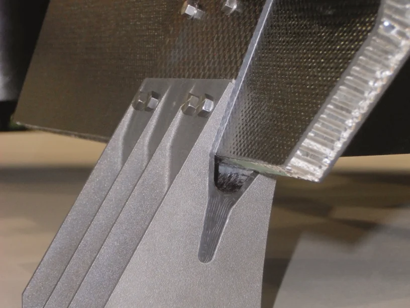 eos_3dprinting_application_aerospace_airbusspace-defence_hinge.webp